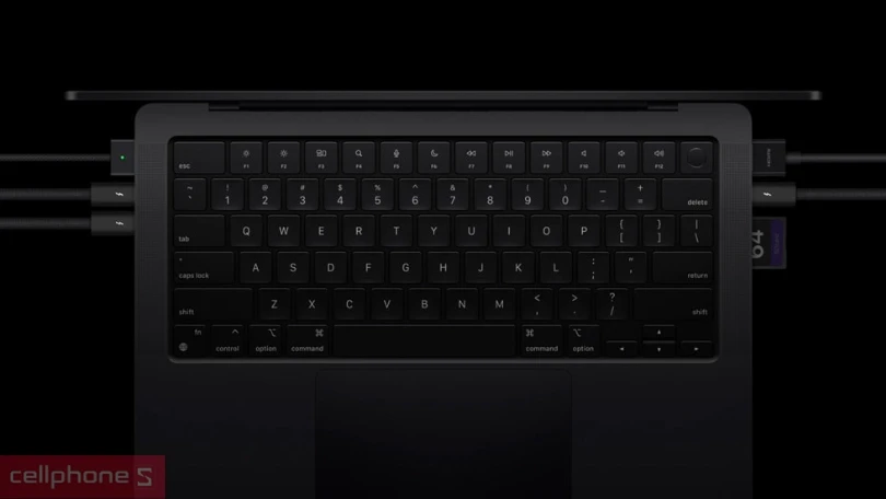 Macbook Pro 2024 với kết nối với cổng Thunderbolt 5