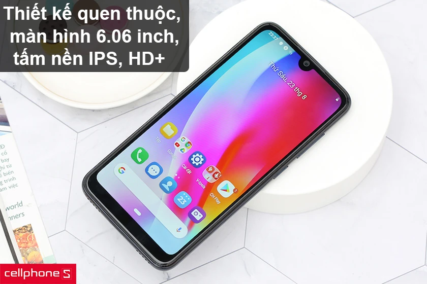 Thiết kế quen thuộc, màn hình kích thước 6.06 inch, tấm nền IPS, HD+