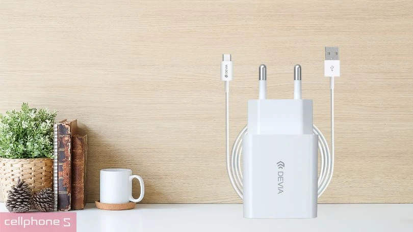 Sạc Devia Smart Serie 1 cổng USB V3 kèm cáp Micro