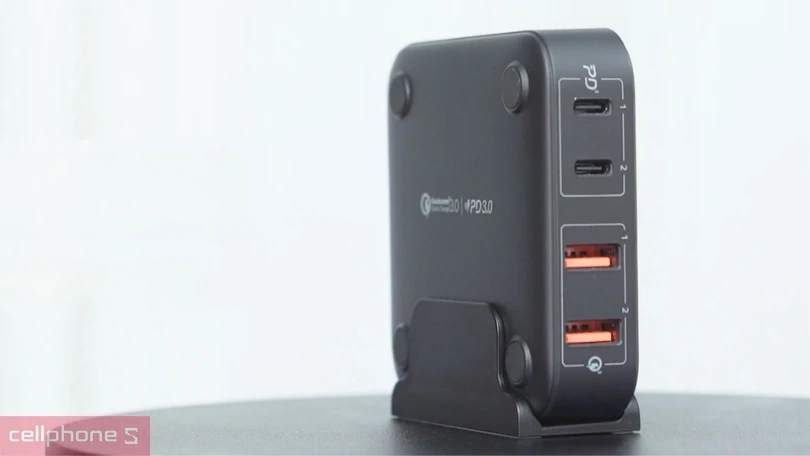 Thiết kế củ sạc Momax 100W 4 cổng GAN có phích cắm US