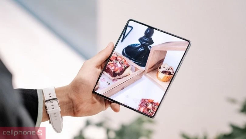 Tại sao nên dán màn hình cường lực Z Fold 6 khi sử dụng