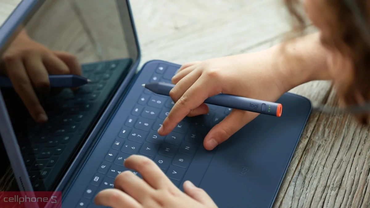 Bao da bàn phím iPad 11 A16 (Gen 11)/Gen 10 Logitech Rugged Combo 4 - Linh hoạt, an toàn