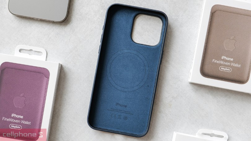 Ốp lưng iPhone 15 Pro FineWoven Case with MagSafe - &#34;Chiếc khiên&#34; uy tín từ nhà Apple
