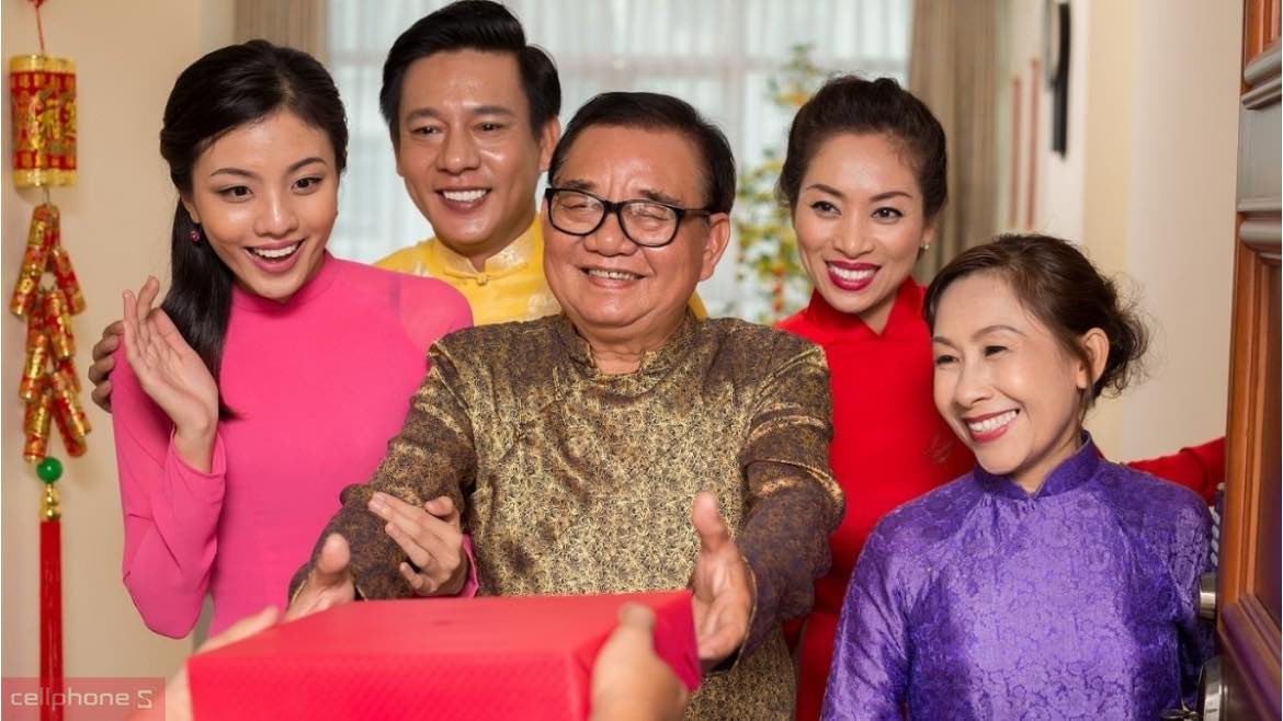 Có nên biếu quà Tết 1 triệu không