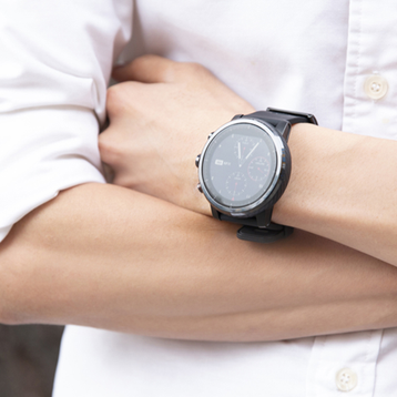 So s nh ng h th ng minh Xiaomi Amazfit Stratos 2 v iPhone 14