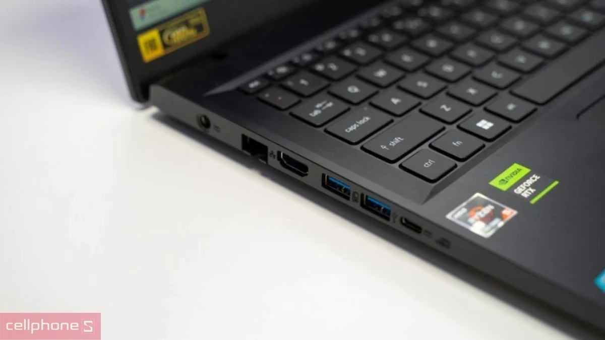 Hệ thống cổng kết nối của laptop Acer Gaming Nitro V 15 ProPanel ANV15-41-R0FE