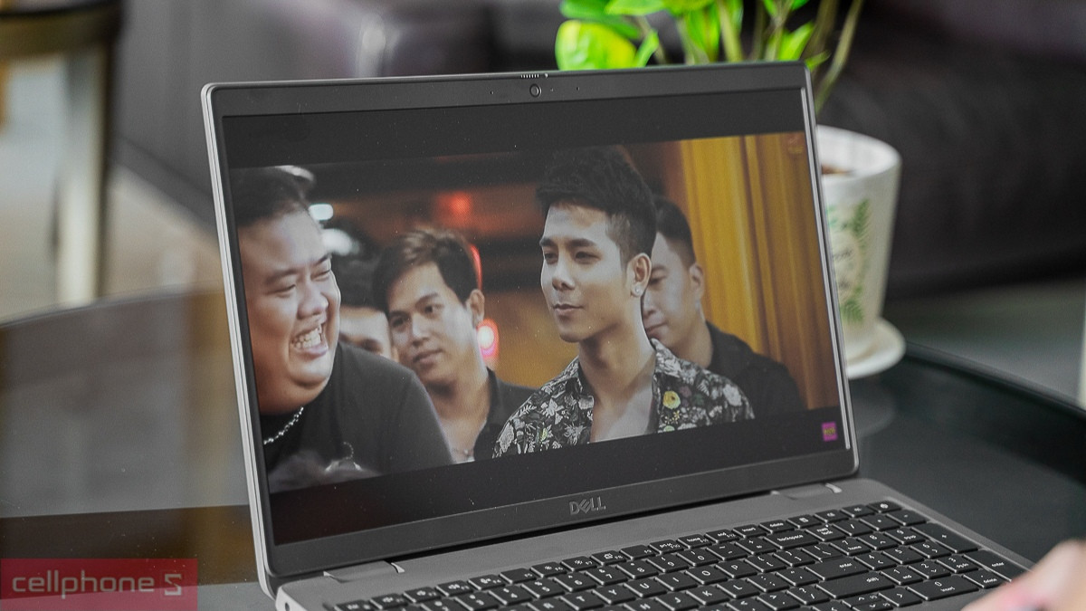 Dell i5 được trang bị màn hình rộng rãi