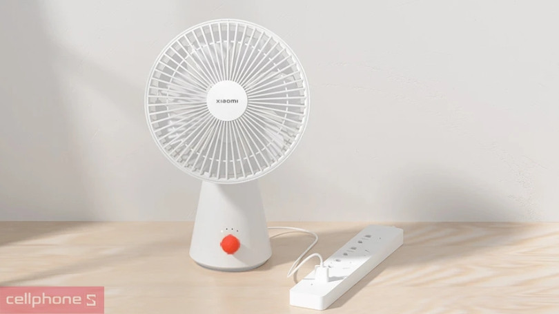 Không nên vừa bật quạt vừa sạc