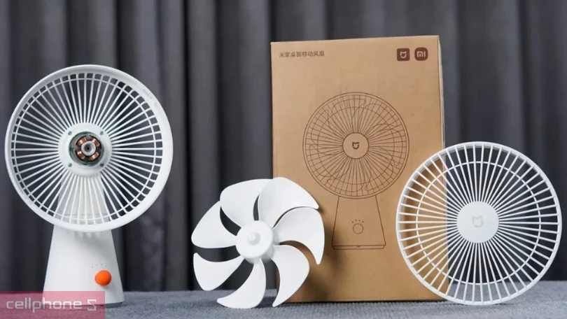 Quạt sạc hay quạt cắm điện