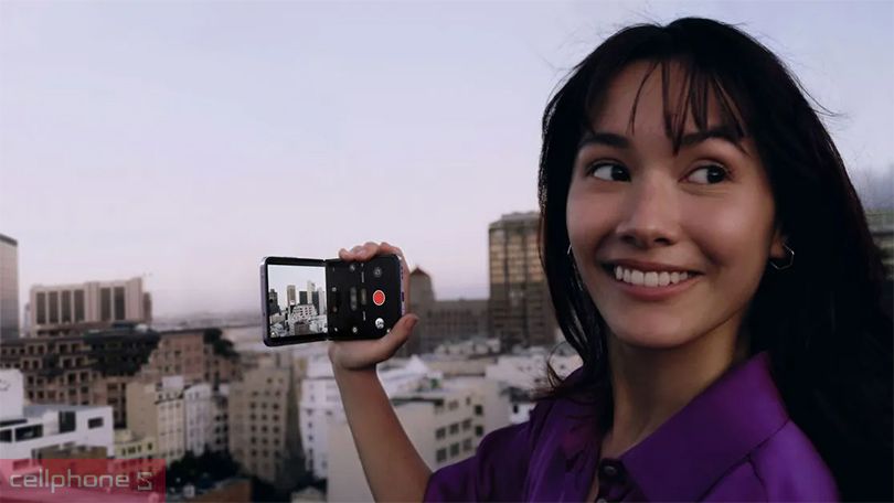OPPO Find N2 Flip - Màn hình sắc nét với hệ thống camera