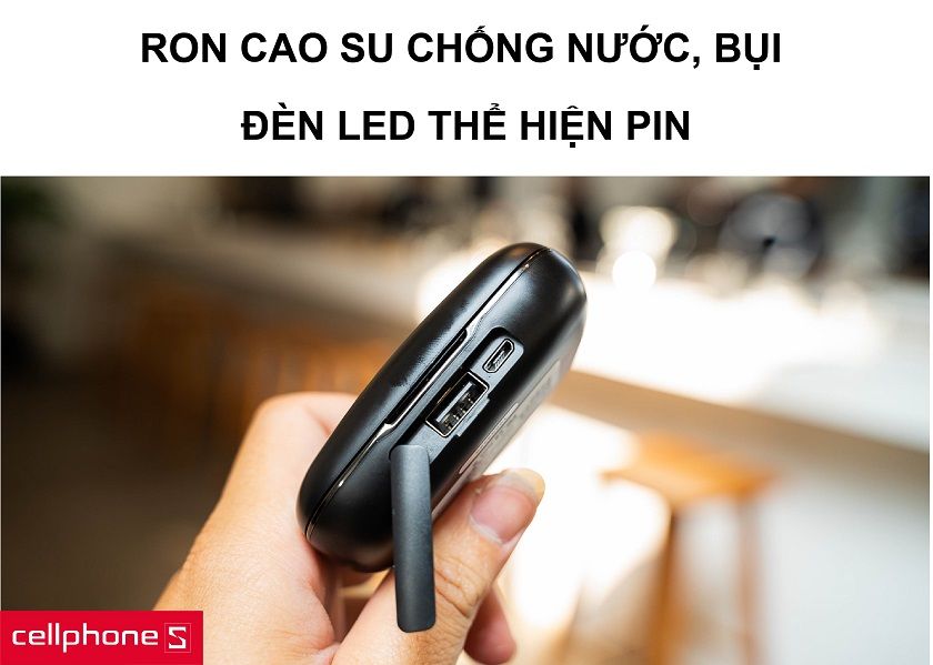 Khả năng chống bụi bẩn và chống thấm nhờ vào lớp cao su cùng đèn led thể hiện lượng pin