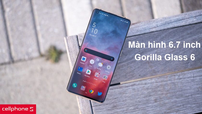 Màn hình 6.7 inch AMOLED, độ phân giải QHD+