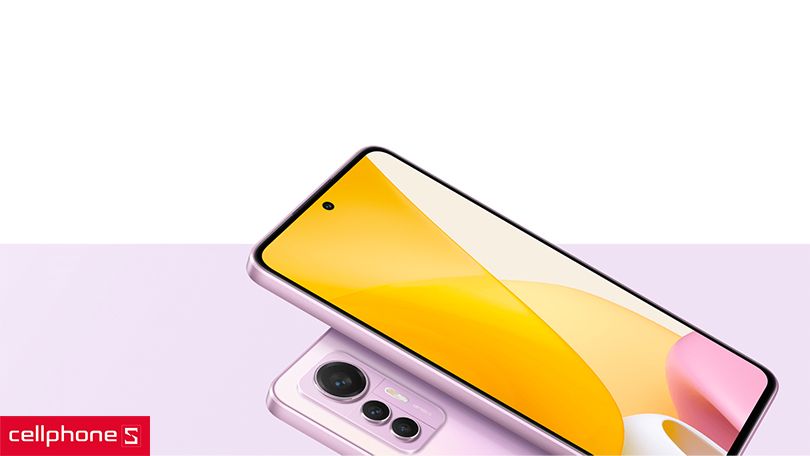Màn hình kích thước lớn, tấm nền AMOLED độ phân giải cao, hiển thị sống động