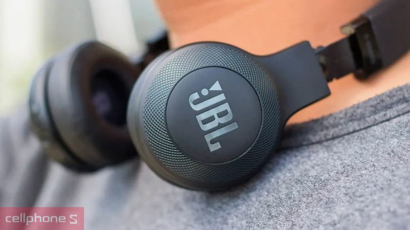 Tại sao nên mua tai nghe JBL bluetooth chính hãng?