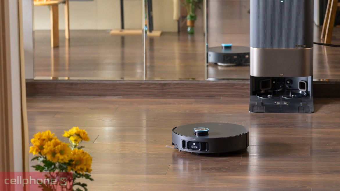 Robot hút bụi là món quà 8/3 cho bà thiết thực