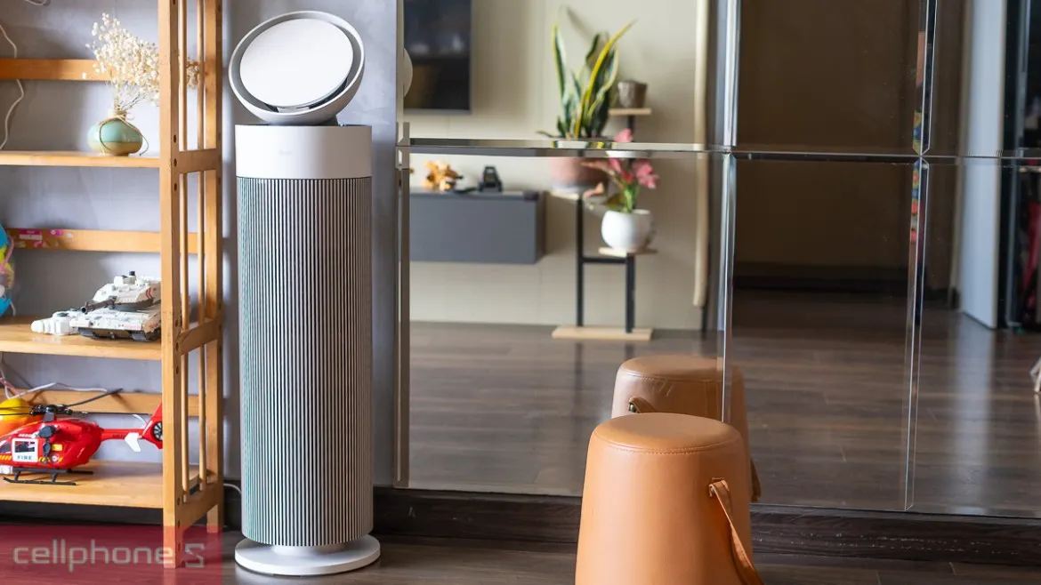 Máy lọc không khí giúp làm sạch không khí cho không gian sống của bà