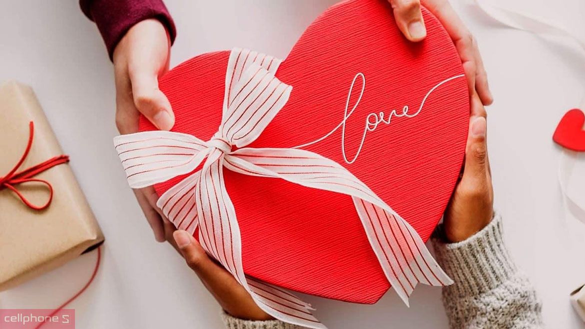 Tặng quà 8/3 cho người yêu, bạn gái có ý nghĩa gì? 