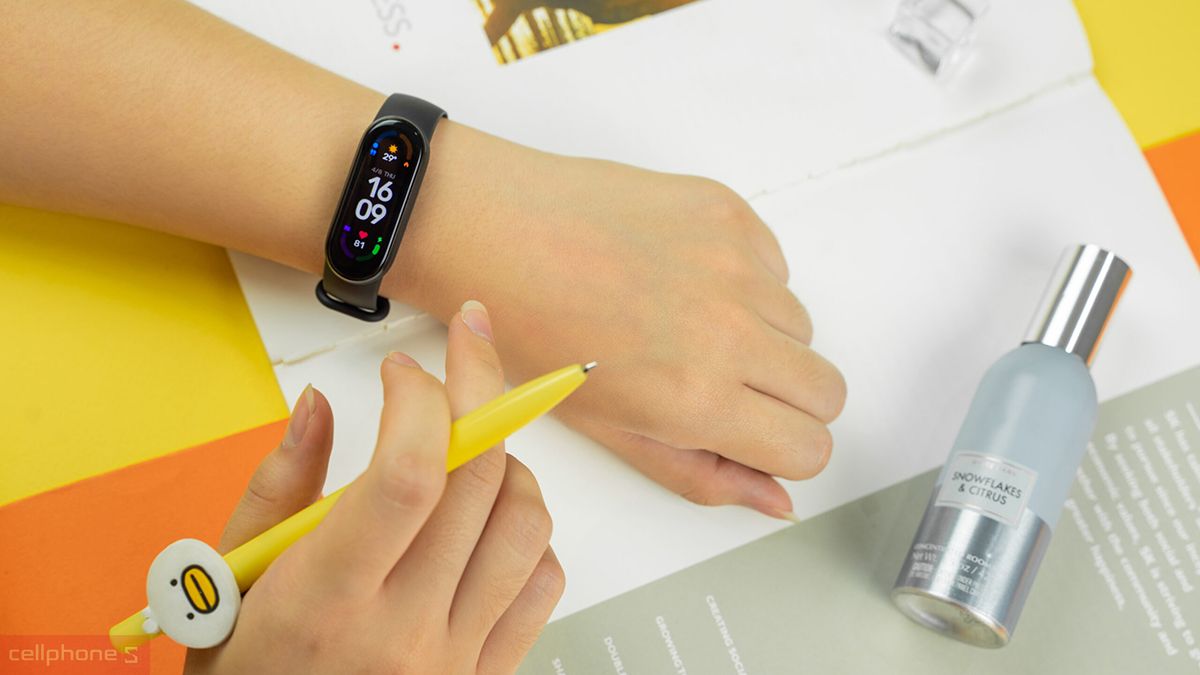 Vòng đeo tay thông minh Xiaomi Mi Band 6