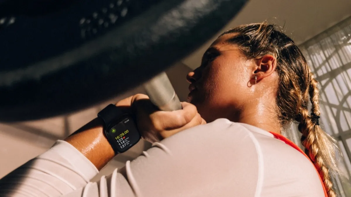 Apple Watch Series 12 thúc đẩy bạn tiến bộ với Workout Buddy cải tiến