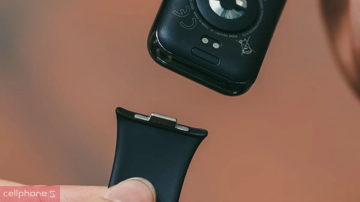 Cách tháo dây đồng hồ thông minh Quick Release bằng lẫy gạt