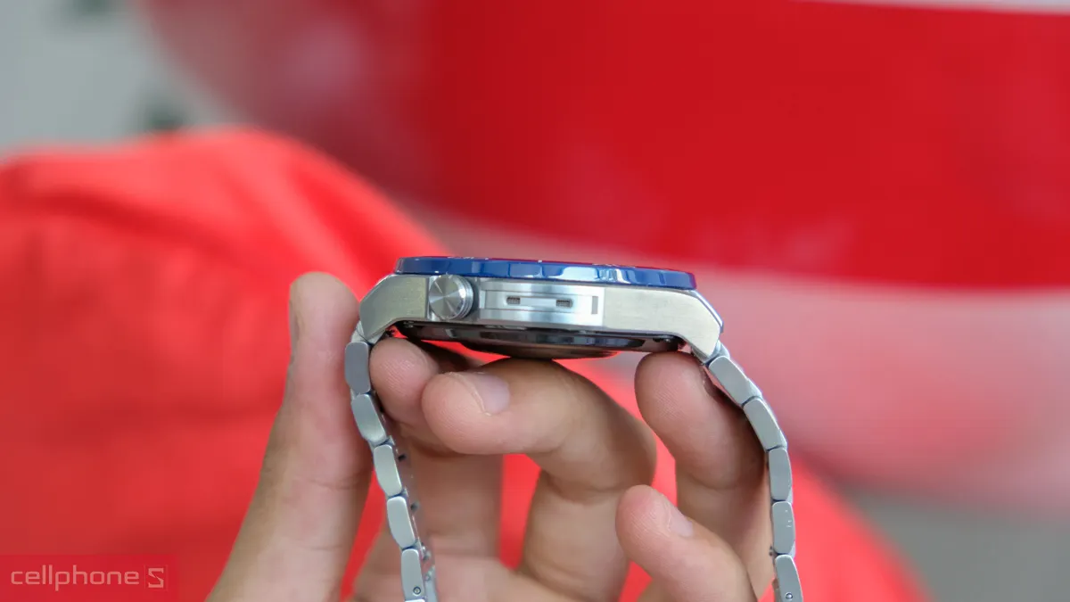 Đồng hồ thông minh chống nước Huawei có khung bền chắc khi sử dụng
