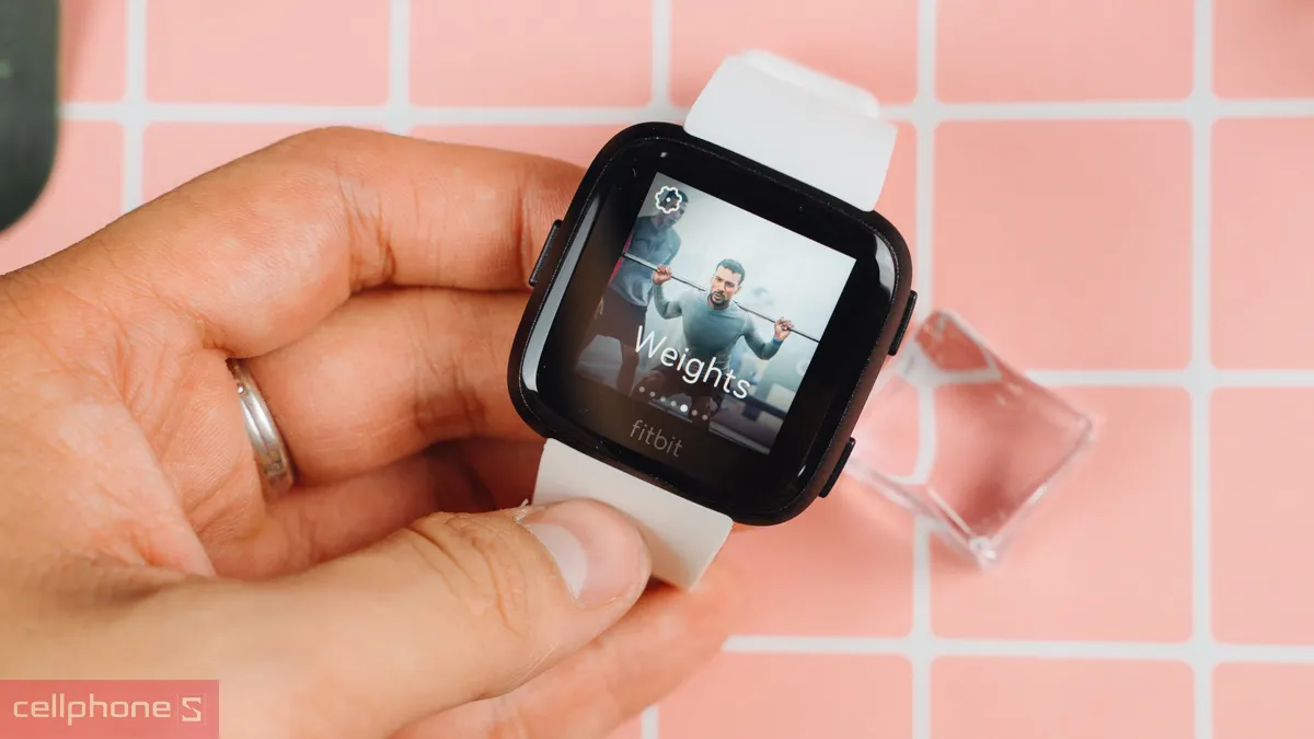 Đồng hồ thông minh chống nước Fitbit mỏng nhẹ hỗ trợ theo dõi vận động