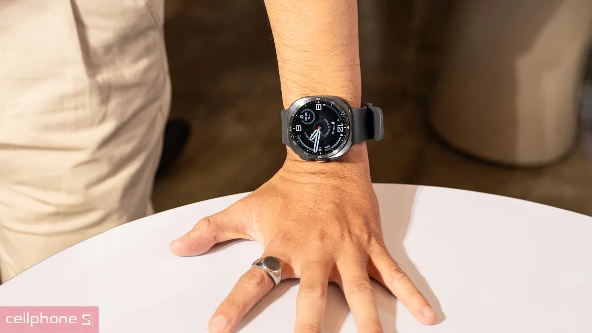 Đồng hồ thông minh chống nước Galaxy Watch Ultra 2 hỗ trợ lặn 40 mét