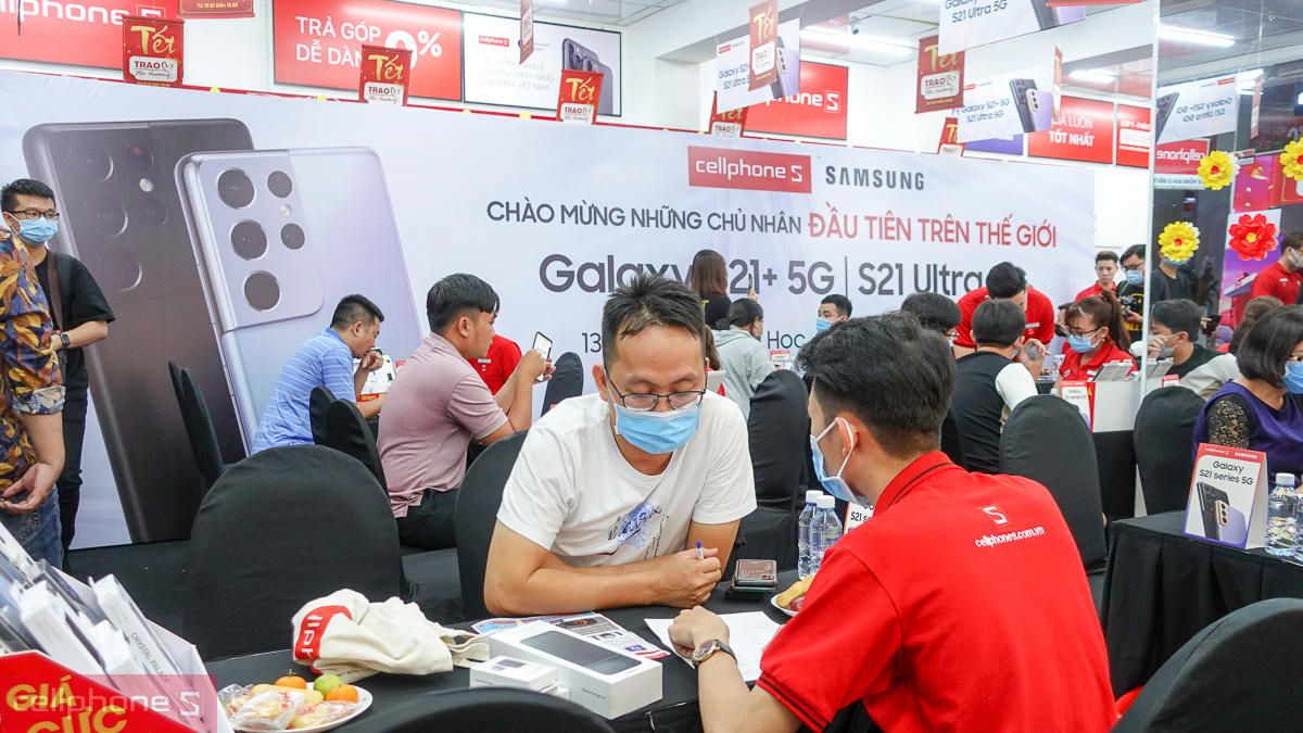 Mạng lưới cửa hàng lớn giúp mua sắm và bảo hành dễ dàng