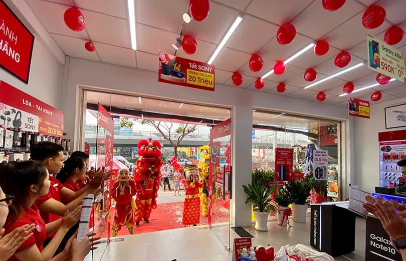 Khai trương cửa hàng điện thoại huỳnh tấn phát