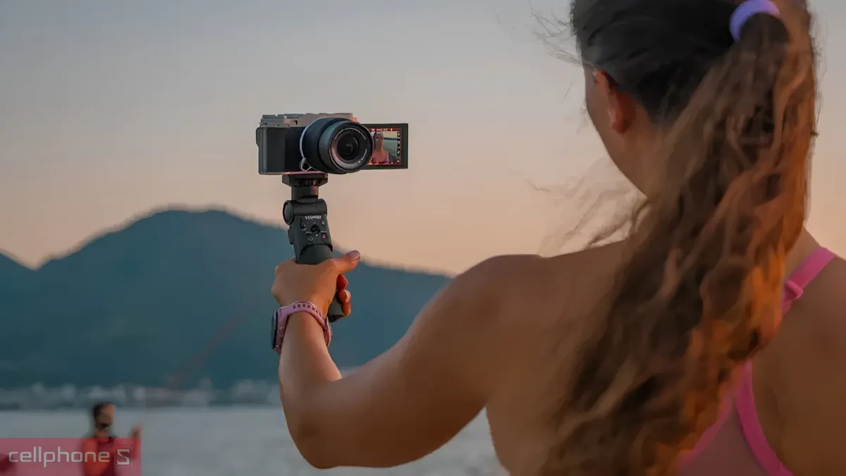 Máy ảnh Fujifilm ghi lại khung hình ấn tượng với màn hình xoay tiện lợi