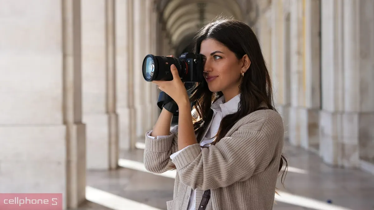 Sony Alpha 7 mở đầu kỷ nguyên mirrorless full-frame nhỏ gọn
