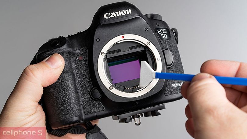 Phụ kiện cần thiết nên mua kèm máy ảnh Canon
