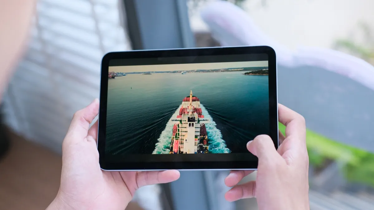 So sánh Apple iPad mini và máy đọc sách về trải nghiệm hiển thị và sử dụng