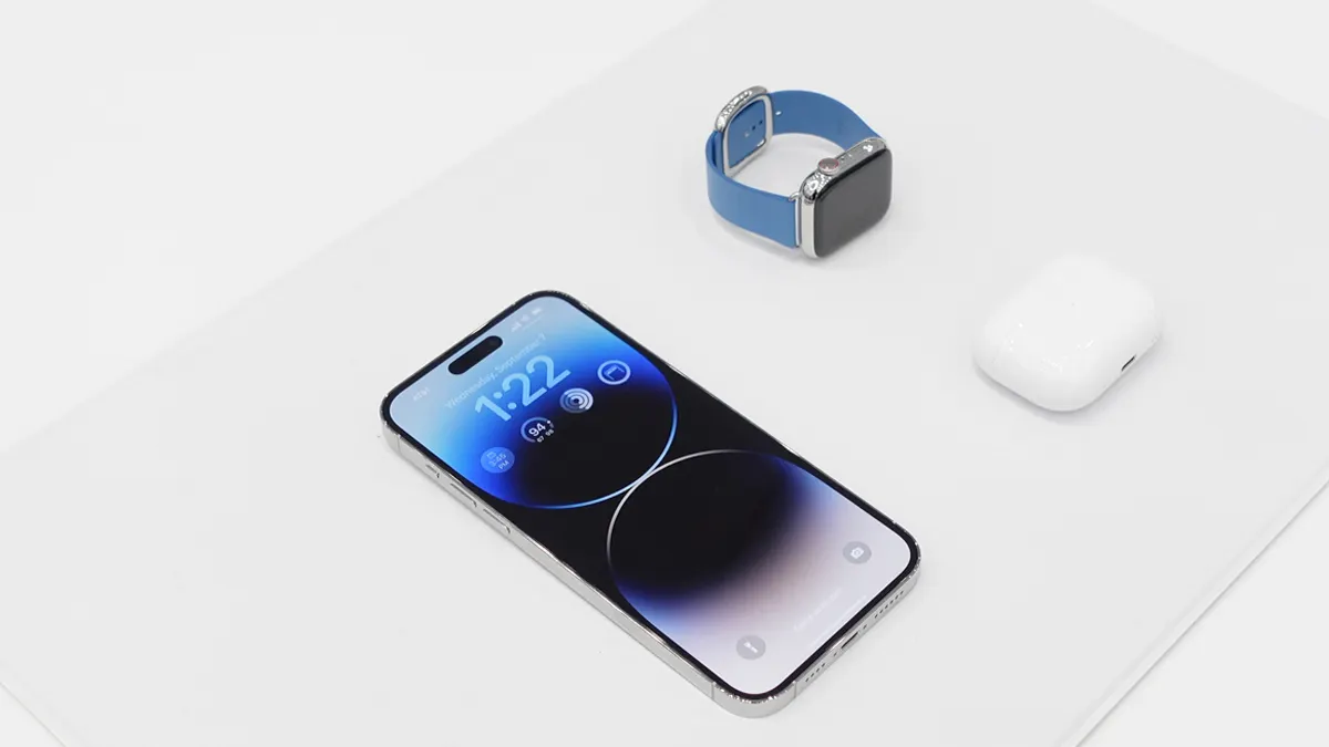 iPhone cùng phụ kiện thay đổi thiết kế qua từng thế hệ