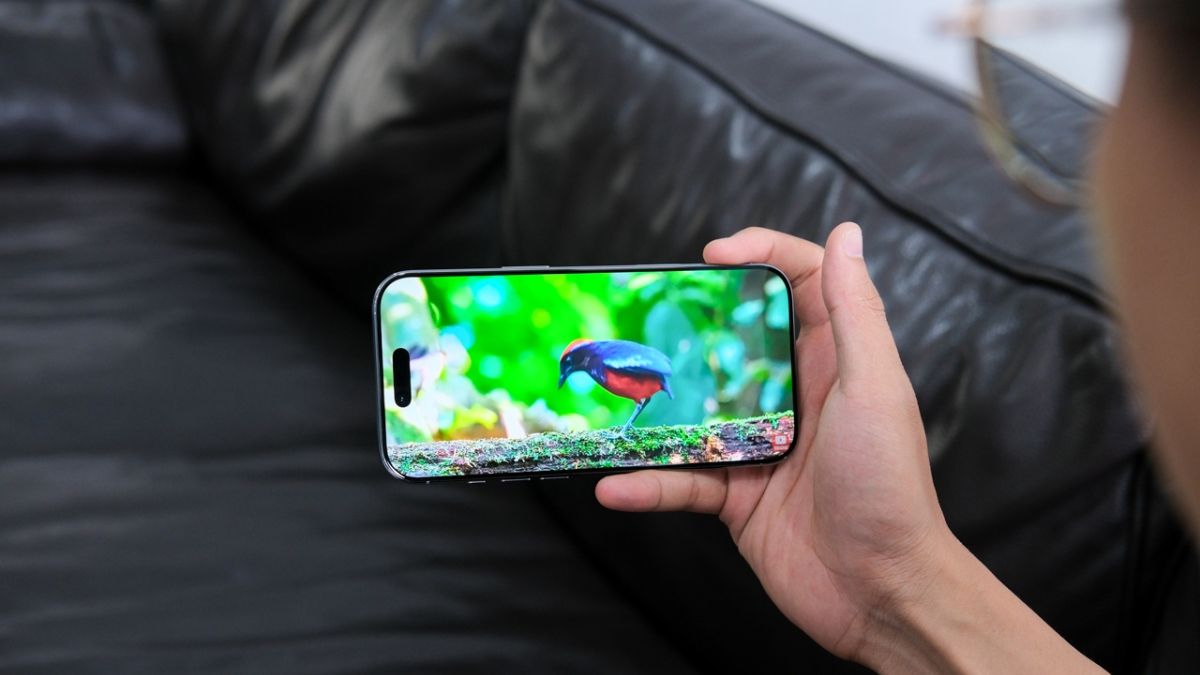 Màn hình iPhone tần số quét cao cho hình ảnh mượt mà, sắc nét