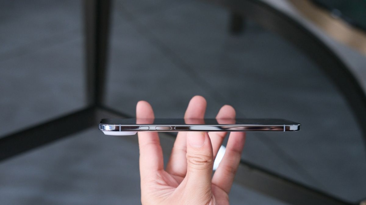 Thiết kế iPhone Air mỏng nhẹ nhưng đánh đổi ở dung lượng pin
