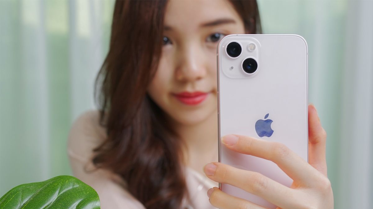 iPhone 13 series có camera kép đáp ứng tốt nhu cầu chụp ảnh, quay phim cơ bản