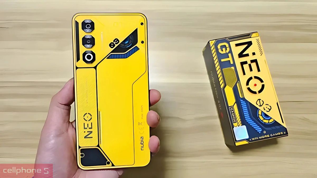 Mặt lưng màu vàng phong cách mecha robot độc lạ cá tính và hộp máy điện thoại gaming Nubia Neo Mặt lưng màu vàng phong cách mecha robot độc lạ cá tính và hộp máy điện thoại gaming Nubia Neo