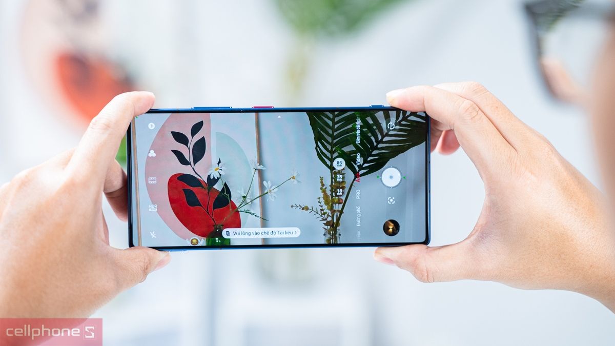Giao diện chụp ảnh chuyên nghiệp với nhiều tiêu cự trên màn hình điện thoại Nubia Z Series Giao diện chụp ảnh chuyên nghiệp với nhiều tiêu cự trên màn hình điện thoại Nubia Z Series
