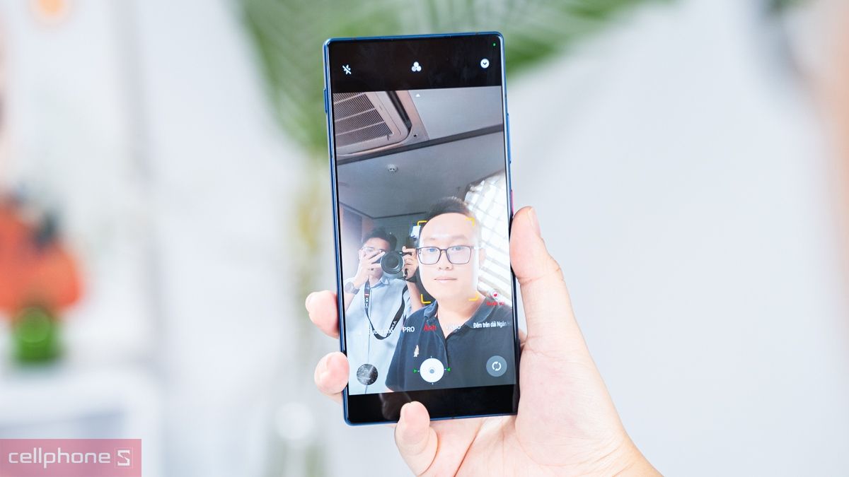 Trải nghiệm giao diện bắt nét camera selfie tự nhiên trên màn hình điện thoại Nubia Focus Trải nghiệm giao diện bắt nét camera selfie tự nhiên trên màn hình điện thoại Nubia Focus