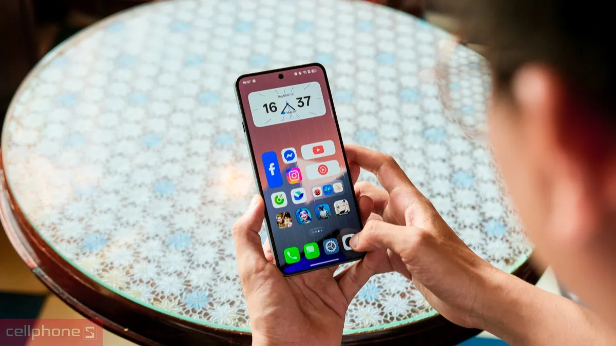 Màn hình 2K ProXDR 6.82 inch trên OPPO Find X9 Ultra Màn hình 2K ProXDR 6.82 inch trên OPPO Find X9 Ultra