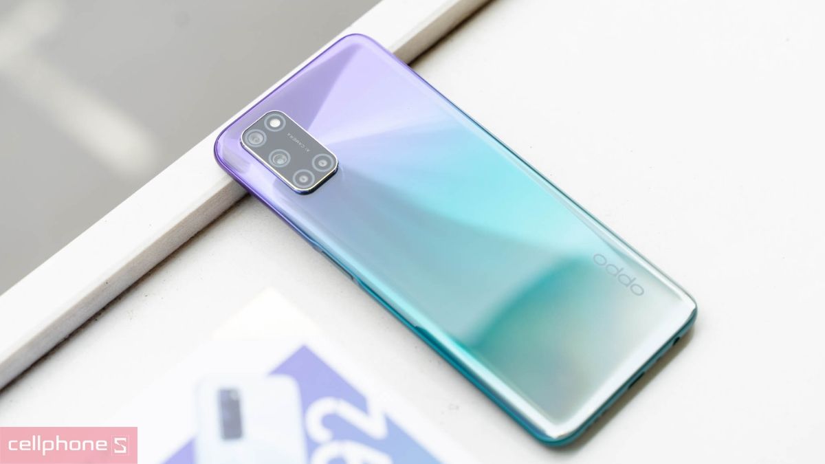 Mặt lưng chuyển màu trẻ trung và thời trang của mẫu điện thoại OPPO A series thuộc phân khúc giá rẻ Mặt lưng chuyển màu trẻ trung và thời trang của mẫu điện thoại OPPO A series thuộc phân khúc giá rẻ