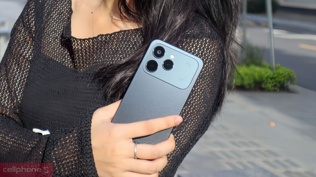 Tecno tích hợp hệ thống âm thanh hiện đại giúp nghe rõ khi đang ở môi trường ồn ào Tecno tích hợp hệ thống âm thanh hiện đại giúp nghe rõ khi đang ở môi trường ồn ào