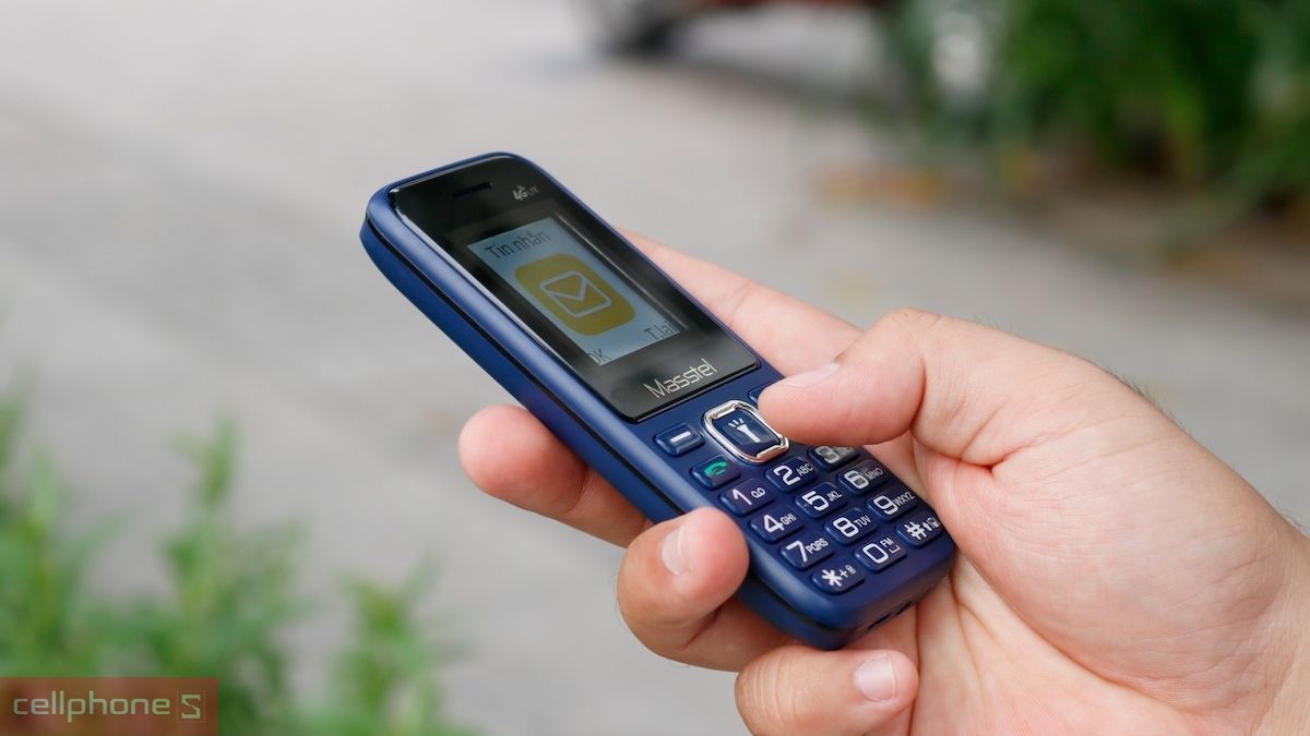 Điện thoại cục gạch bàn phím Masstel