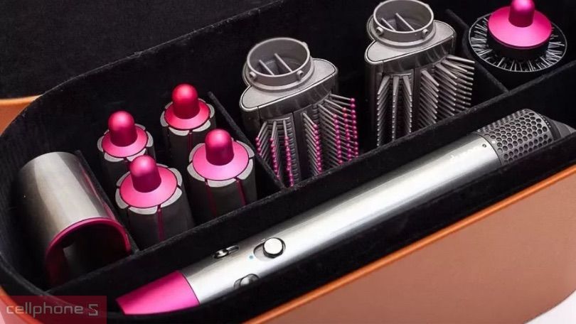 Máy sấy tóc Dyson có nhiều phụ kiện đi kèm Máy sấy tóc Dyson có nhiều phụ kiện đi kèm
