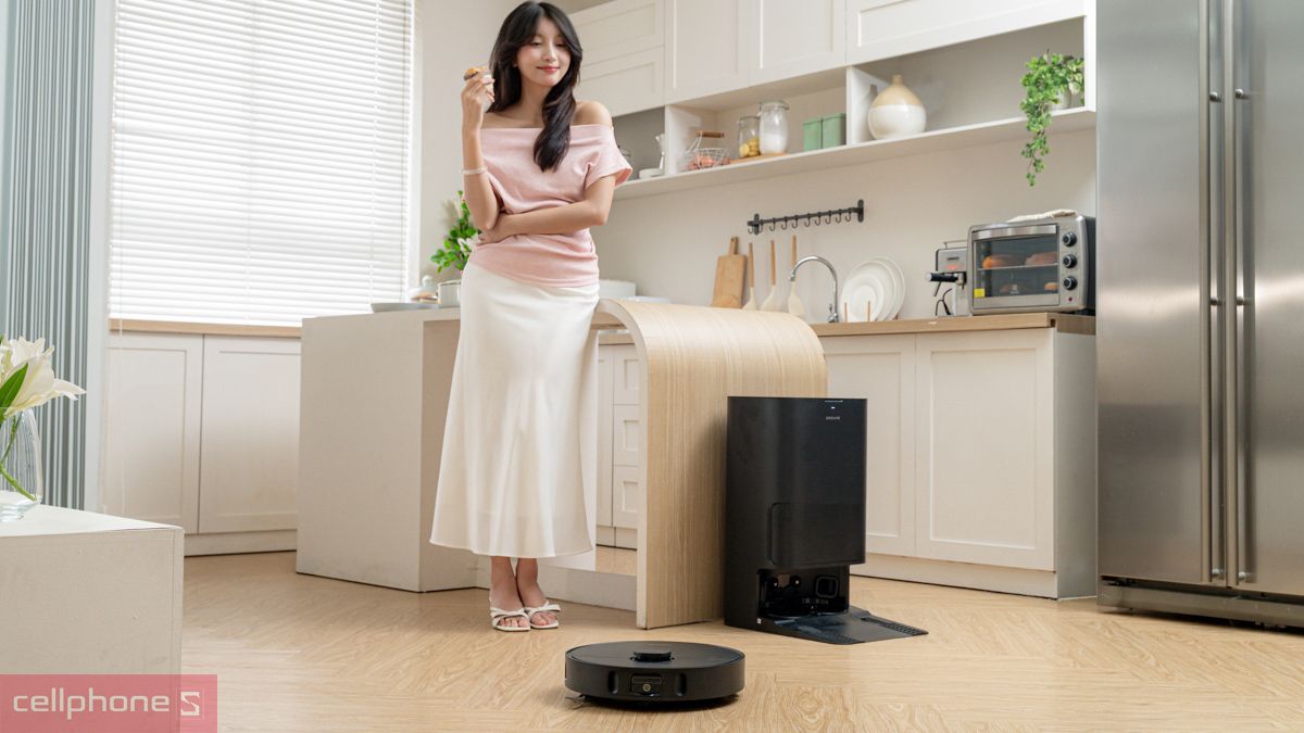Robot hút bụi Dreame D30 Ultra CE với khay giặt giẻ tự động