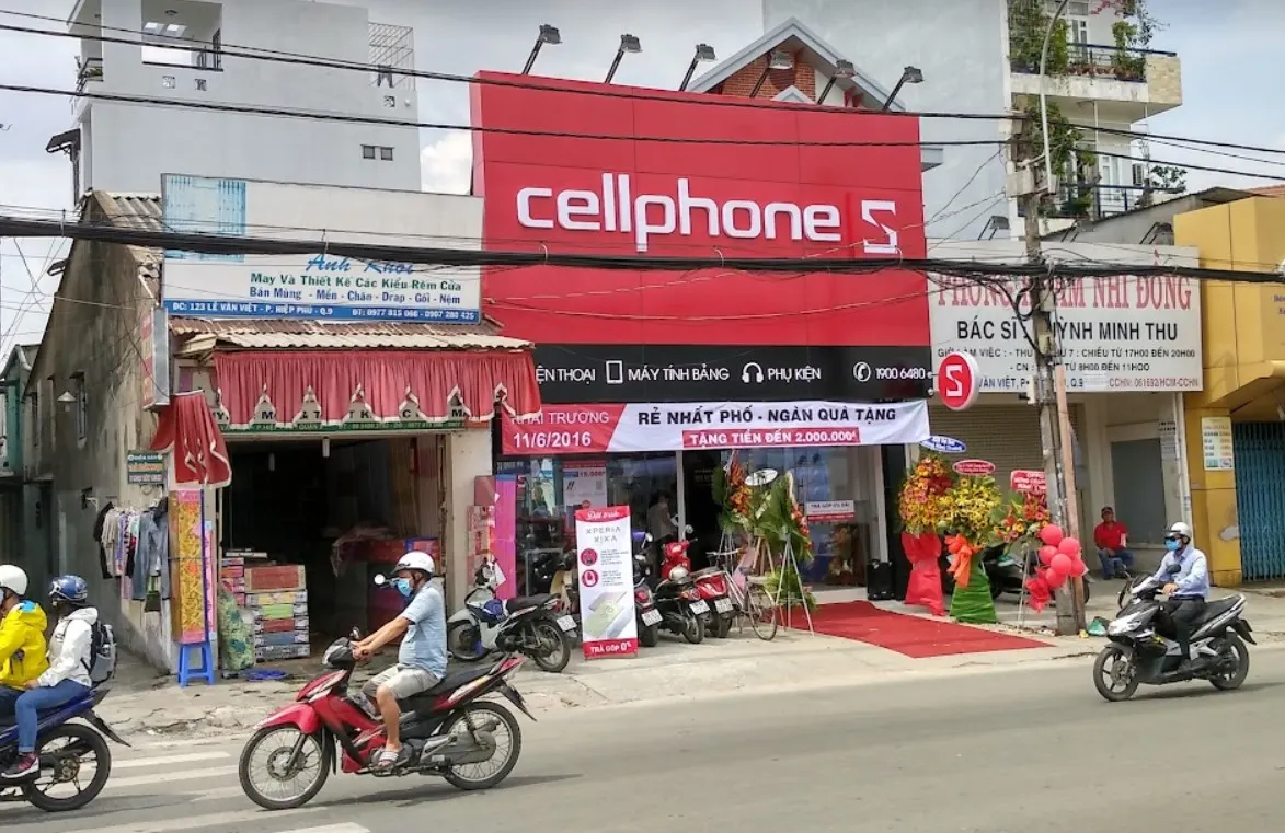 Khai trưởng cửa hàng điện thoại Lê Văn Việt