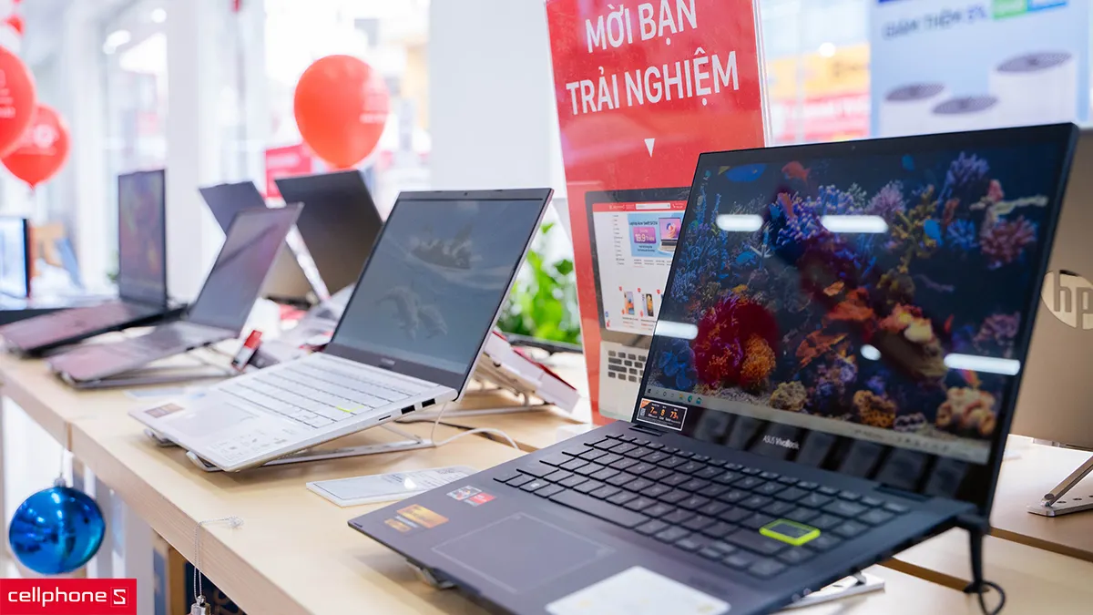Cellphones tưng bừng mừng khai trương Trung tâm laptop CellphoneS tại số 133 Thái Hà