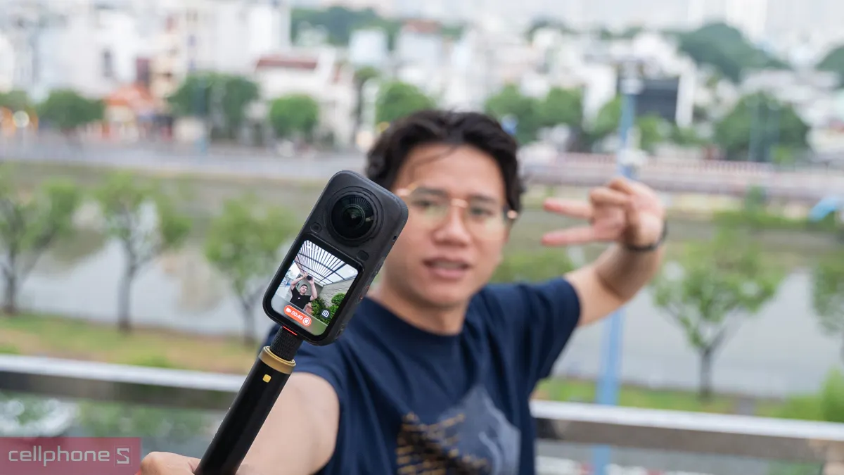 Gậy tàng hình giúp thân gậy biến mất khỏi khung hình