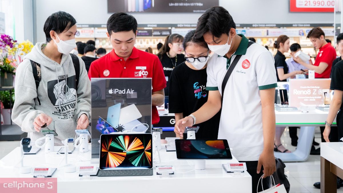 CellphoneS khai trương cửa hàng điện thoại Hà Nội tại 345 Nguyễn Văn Cừ